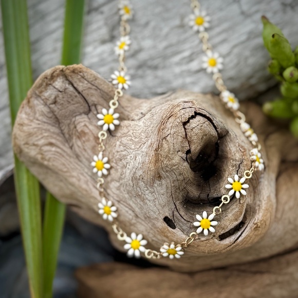 Petite White Daisy Charm Adjustable Gold Chain Choker Necklace - Picture 5 of 10